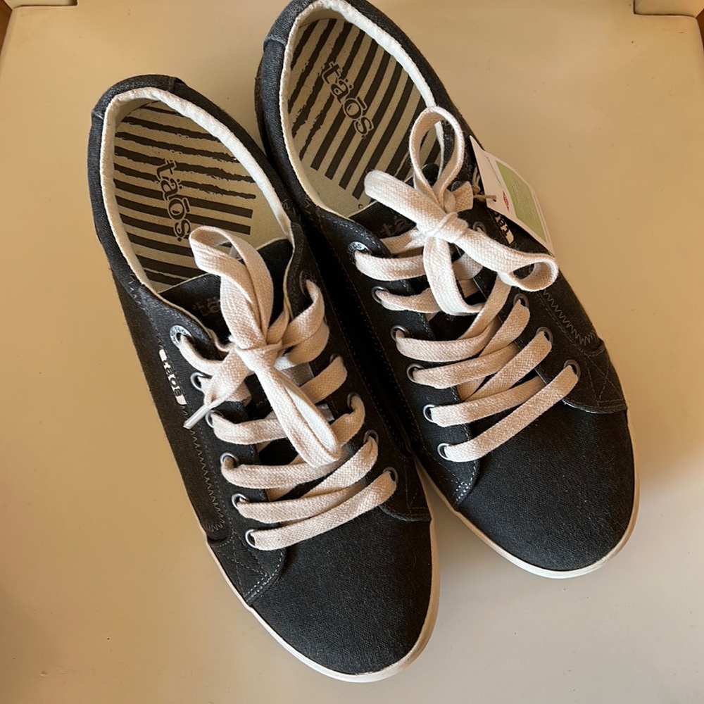 Taos Star Sneakers NEW